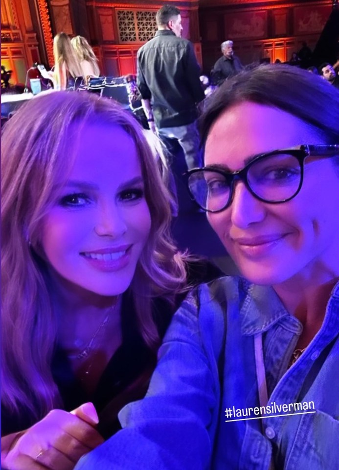 Amanda posed with Lauren backstage