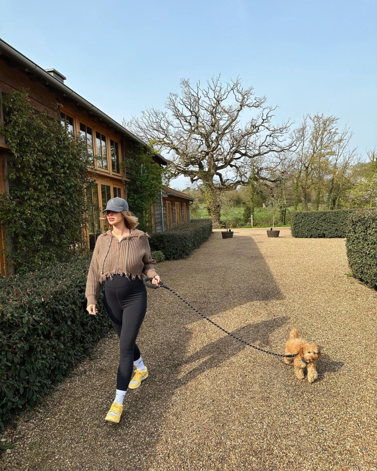 The star strolled along with her pooch at the dog-friendly spot