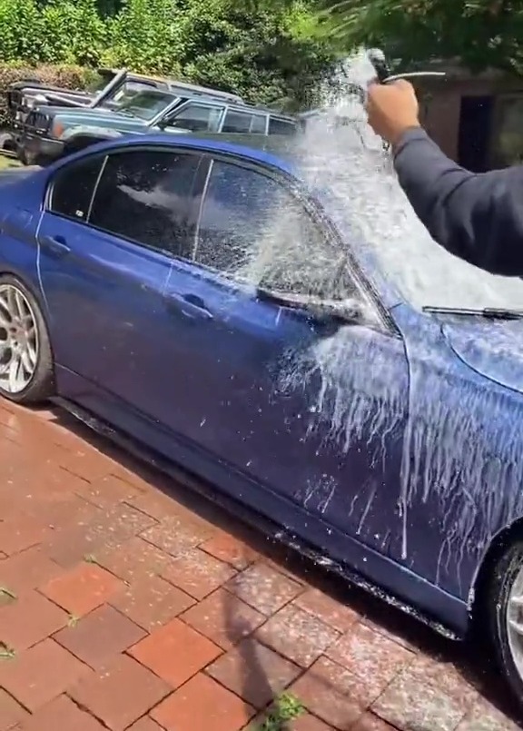 The Twitter user then sprays the soapy mixture over his car