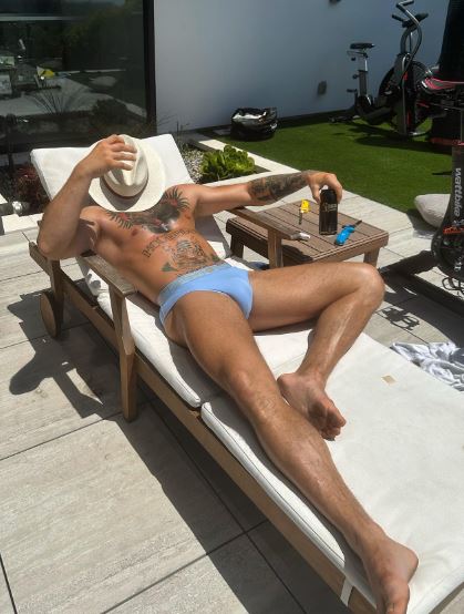 McGregor took a break from his busy schedule to enjoy the sun
