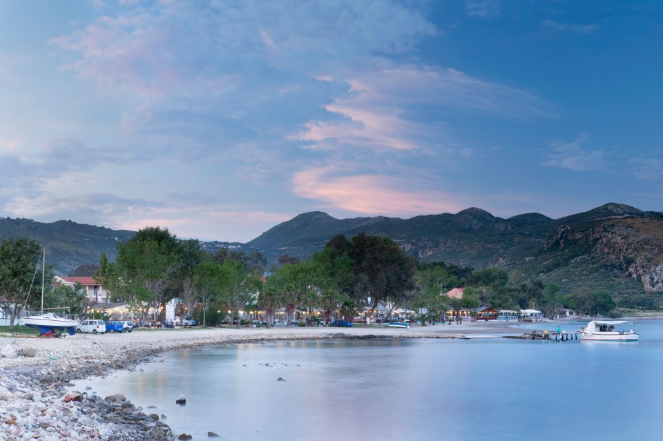 There are free sunloungers on the beach