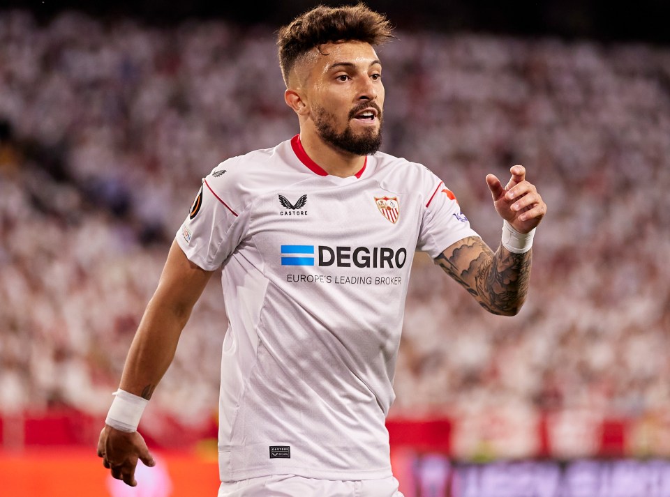 Alex Telles is being linked with a move to Al-Nassr