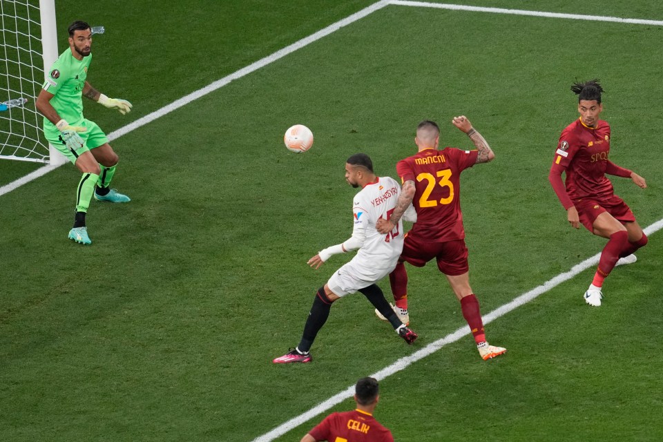 Sevilla fired back in the 55th minute thanks to Gianluca Mancini's own goal