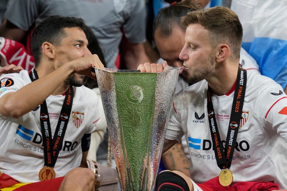 Jesus Navas and Ivan Rakitic have another Europa League for their collection