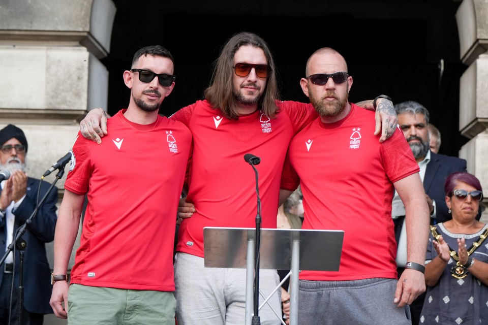 Ian Coates' sons showed up in moving Nottingham Forest FC shirts with 'RIP Dad 1' printed on