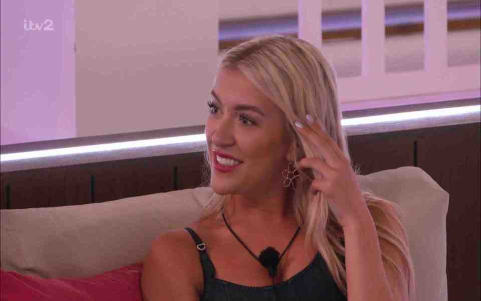 Molly Marsh flirted with Zach as the pair chatted for two hours