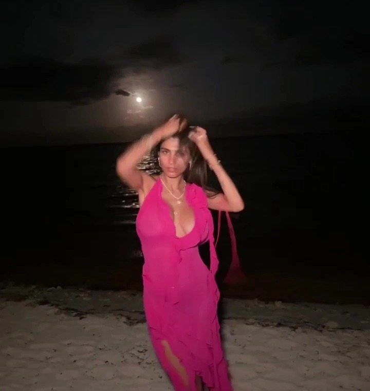 Mia looked stunning in the pink dress