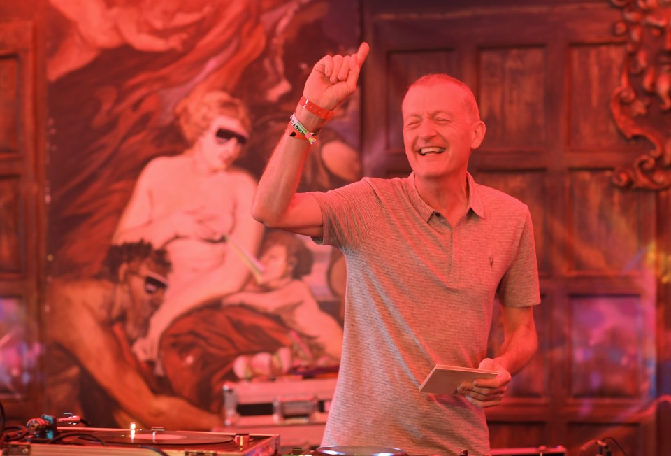 Steve Davis will take to the stage with Blur at Wembley Stadium in July