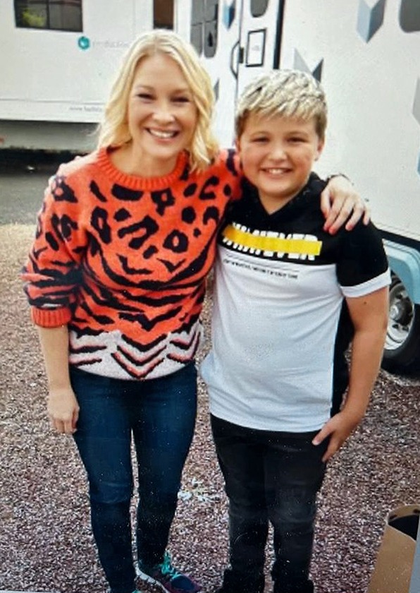 Oscar with Joanna Page (Stacey) behind the scenes