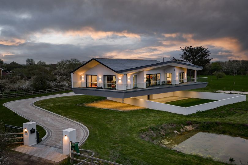 Look inside Grand Designs 'floating' Essex home on sale for nearly £2m, The property comes with 3.5 acres of garden space, , Essex residents have been given a rare look inside a Maldon home that looks like it's floating as it goes onto the market for almost £2 million. The property, on the Blackwater River Estuary, was featured on an episode of Grand Designs in October 2021., , taken WITH permission http://www.fineandcountry.co.uk/mid-essex-estate-agents/contact