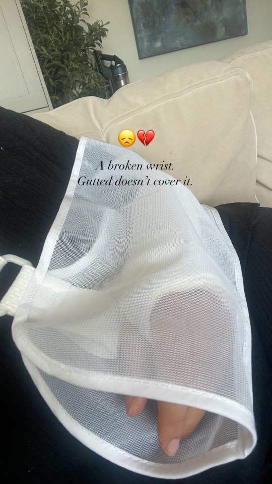 A top Love Island star has revealed a painful injury