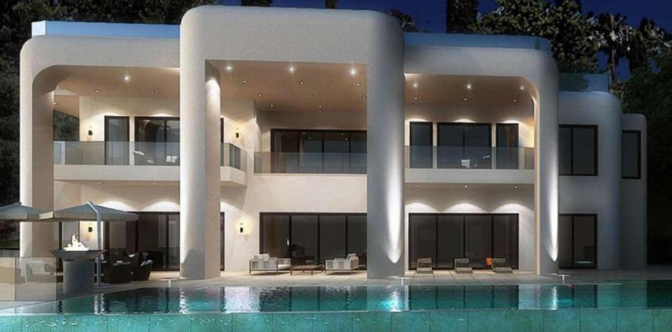 Dave and his family splashed Villa Quatre Chemins in France for £17,000