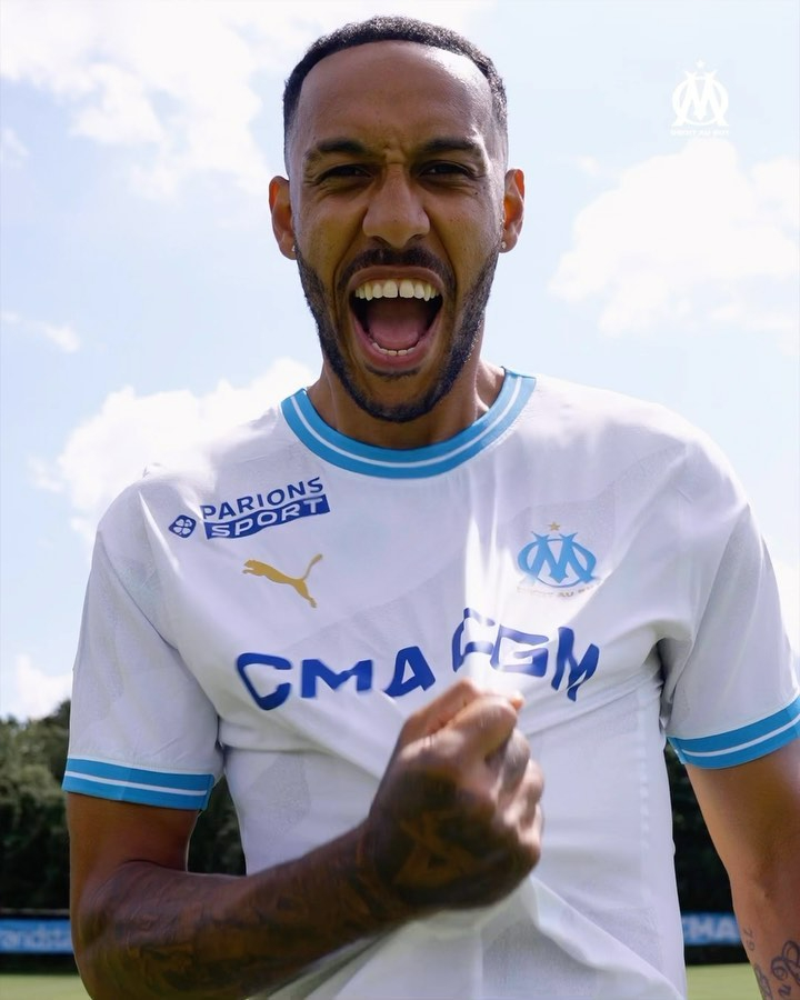The former Arsenal and Barcelona striker has penned a three-year deal