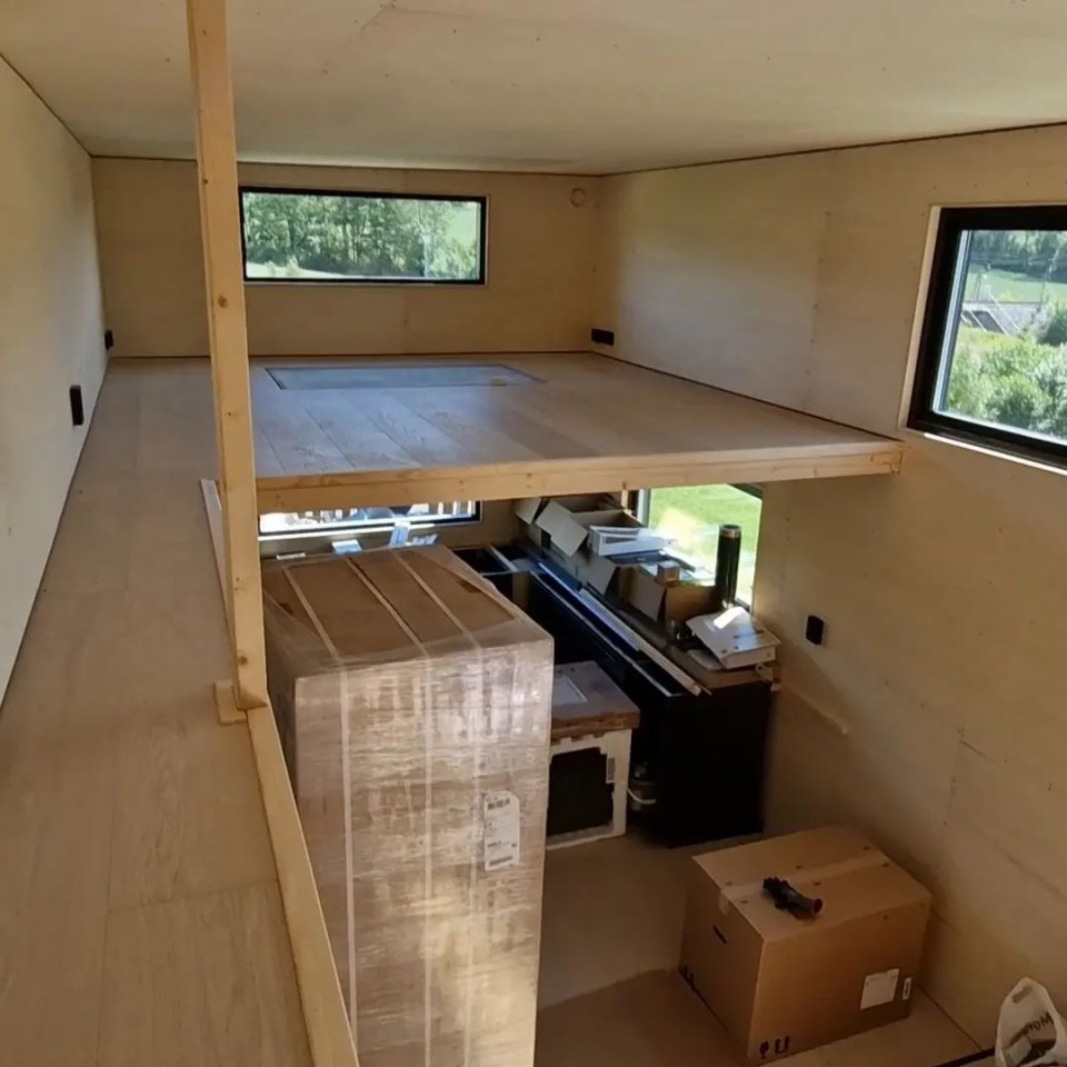 The sleeping platform is cosy