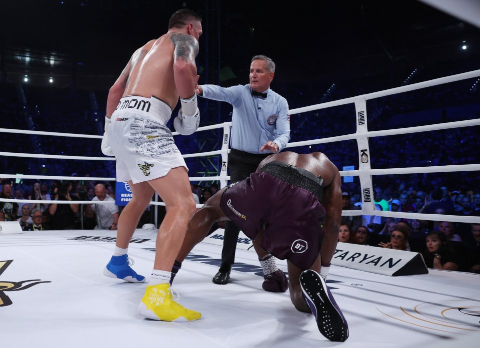 Usyk stopped Dubois in the ninth round after dropping him twice