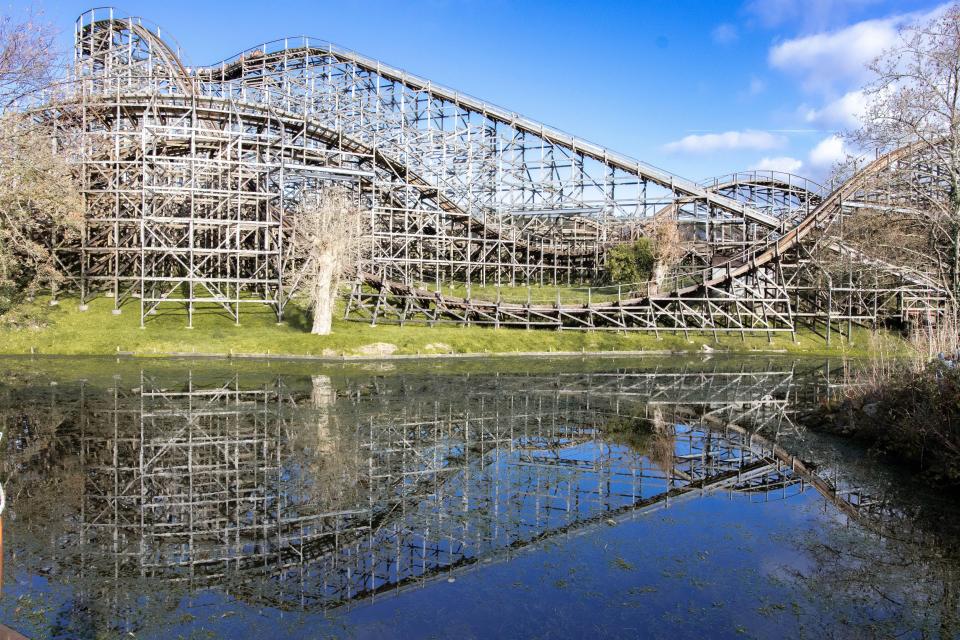 2HKMT1F Oakwood Theme Park, Speed No Limits Rollercoaster , Megafobia Wooden Rollercoaster and Halloween Shots