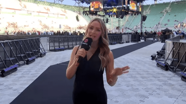Laura Woods made her hosting debut at the Usyk-Dubois bout