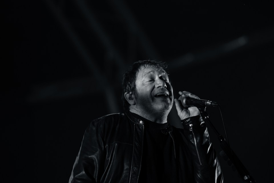 Frontman Simon Fowler looks very different now