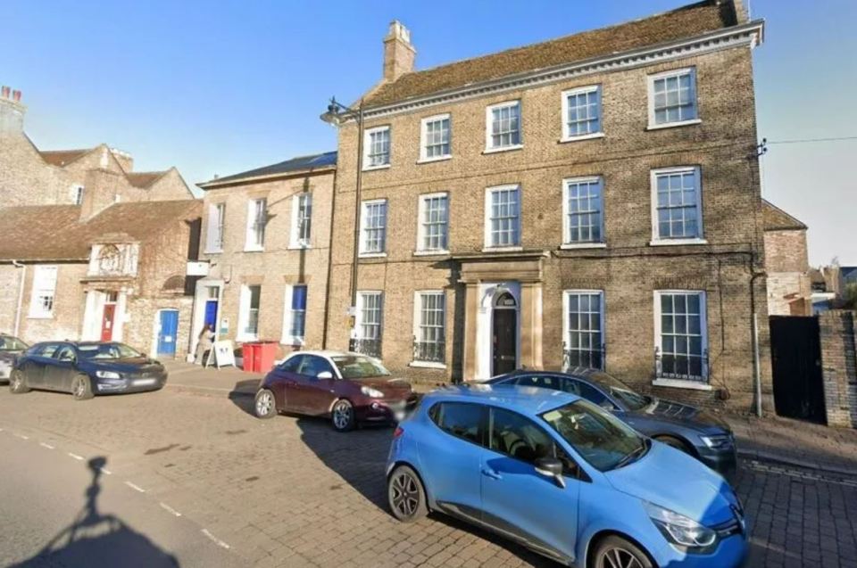 Residents in Ely, Cambs, fear having their parking painted over with yellow lines