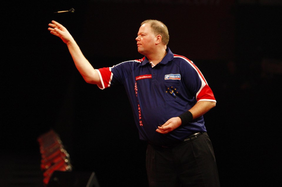 Raymond van Barneveld lost four-stone to keep up with darts' 'young guns'