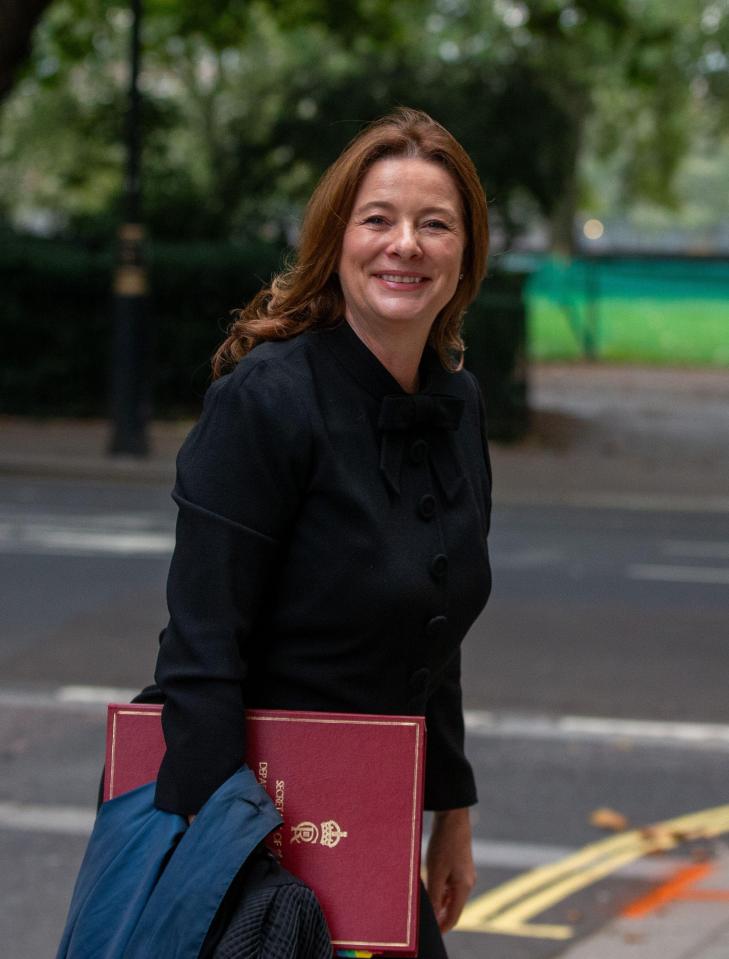 Alamy Live News. 2RHGWCA London, England, UK. 17th Aug, 2023. GILLIAN KEEGAN, Secretary of State for Education, is seen in Westminster as he appears on TV breakfast shows. (Credit Image: ¿ Tayfun Salci/ZUMA Press Wire) EDITORIAL USAGE ONLY! Not for Commercial USAGE! This is an Alamy Live News image and may not be part of your current Alamy deal . If you are unsure, please contact our sales team to check.