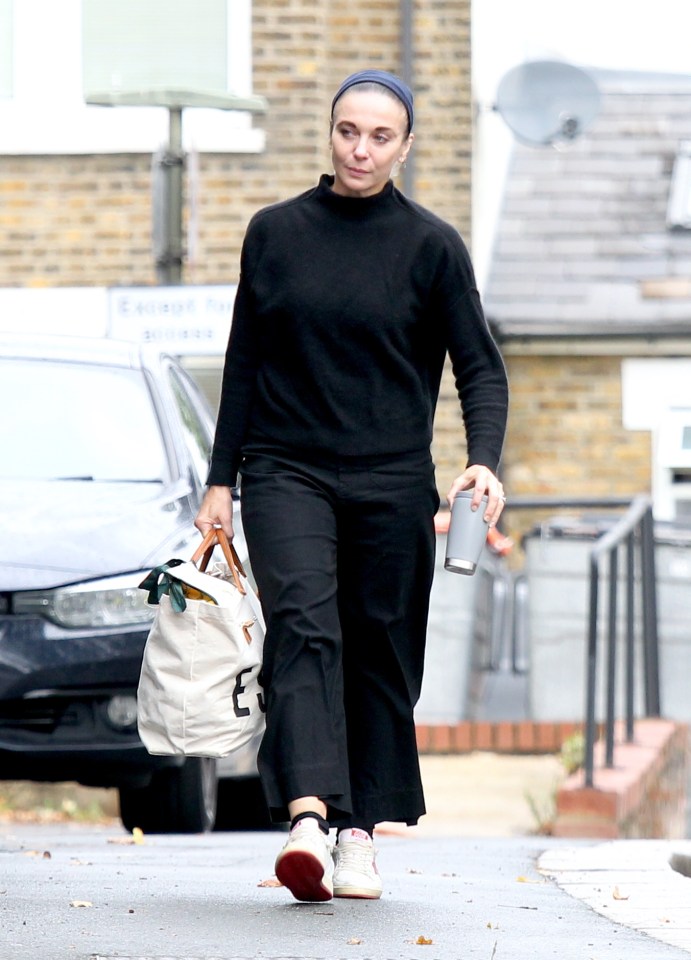 EXCLUSIVE PICTURES ALL ROUND.NORMAL NON EX PRICES..AMANDA ABBINGTON..WITH ONLY DAYS UNTIL THE FIRST LIVE STRICTLY COME DANCING 2023 SHOW WHERE THE COUPLES PERFORM THEIR FIRST DANCE TOGETHER THE PRO DANCERS AND THEIR CELEBRITY PARTNERS ARRIVE AT A LONDON DANCE STUDIO FOR TRAINING..TUESDAY 19TH SEPTEMBER 2023..JAMES CURLEY AND MAGICMOMENTSUK
