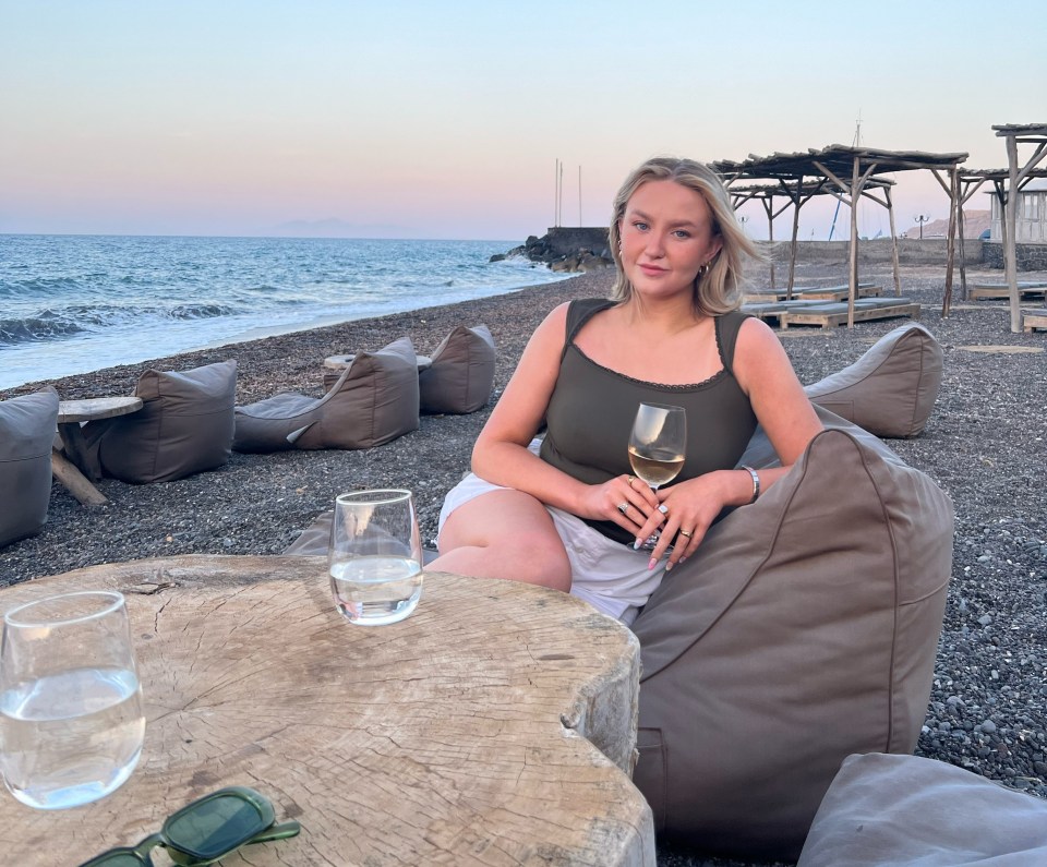 Beth Harries says she earns £3k a month thanks to her side hustle