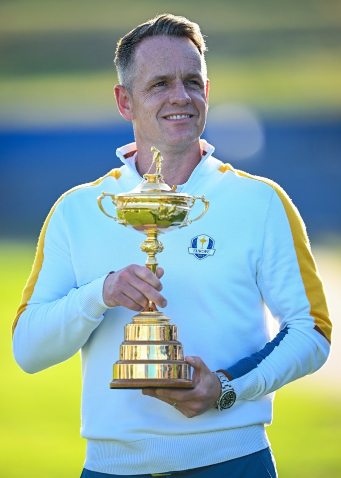 Luke Donald has a snake tooth in his hand
