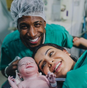 Emerson Royal became a dad with his partner Estela Braga