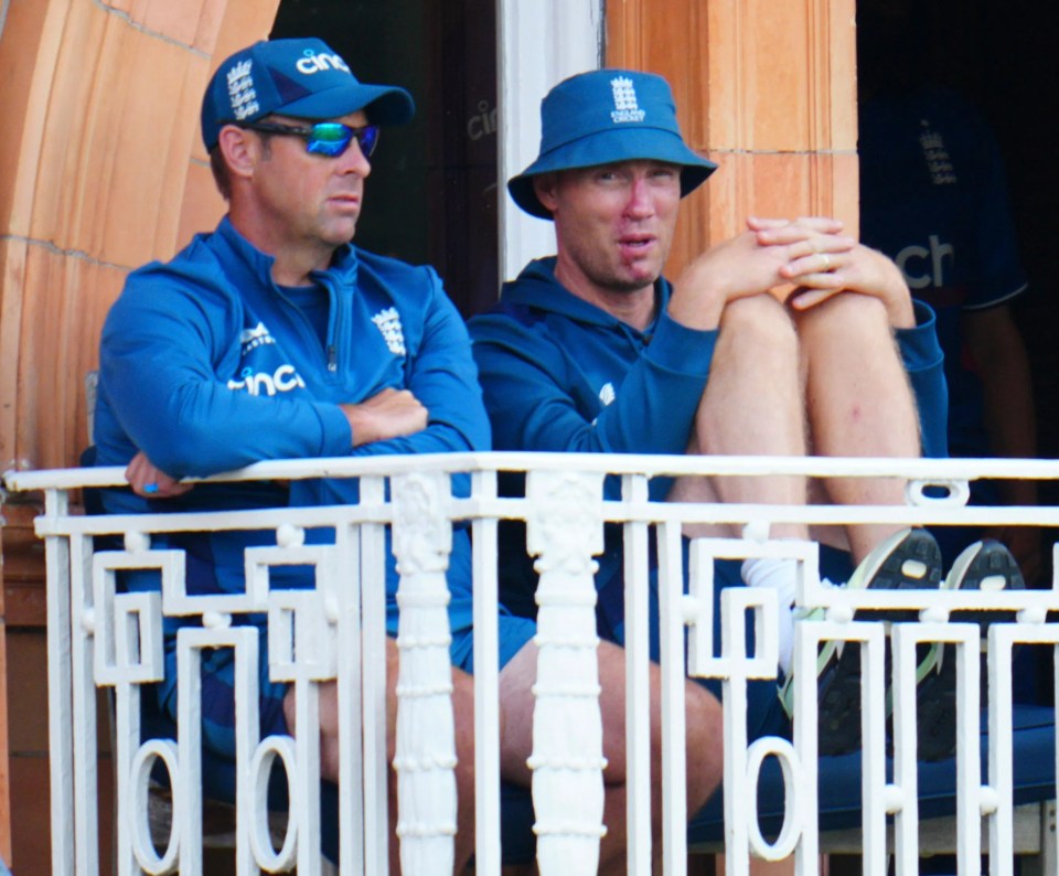 Freddie sat with former England teammate and fellow coach Marcus Trescothick
