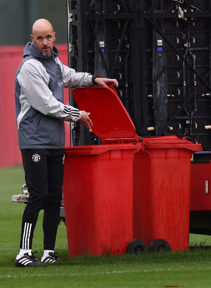 Manchester United's Dutch head coach Erik ten Hag puts gum in a bin during a training session at the Carrington Training Complex in Manchester, north-west England on October 2, 2023 ahead of their UEFA Champions League Group A football match against Galatasaray. (Photo by Darren Staples / AFP) (Photo by DARREN STAPLES/AFP via Getty Images)