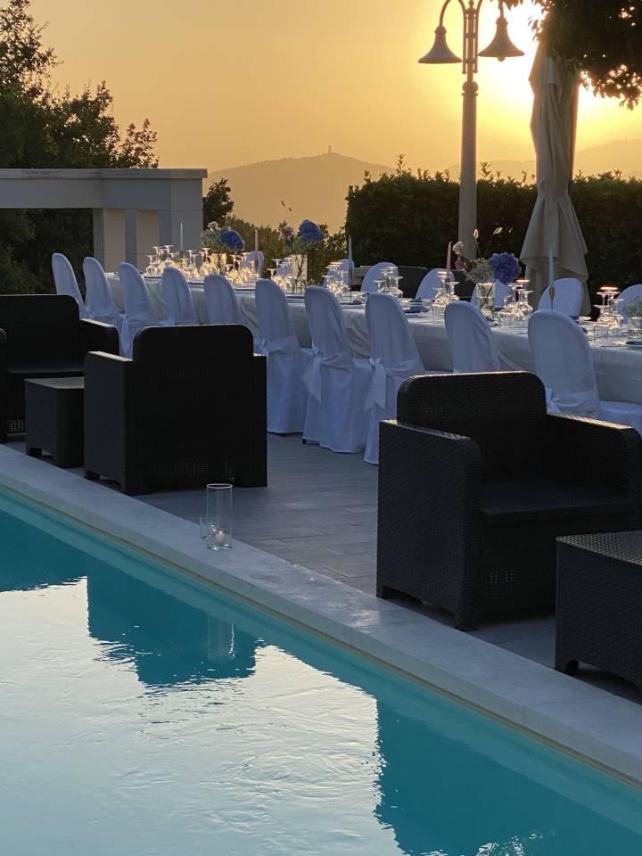 The banquet cost around 90 euros (£77) per-person, while decorations - such as flowers - and other extras cost 400 euros (£346) alone