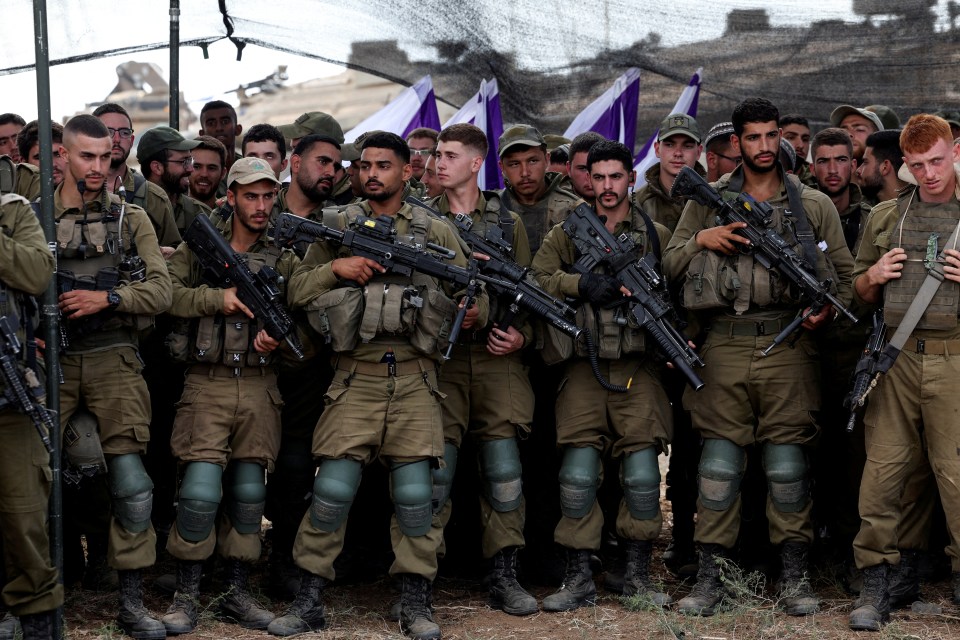 Tens of thousands of Israeli troops are said to be waiting on the border