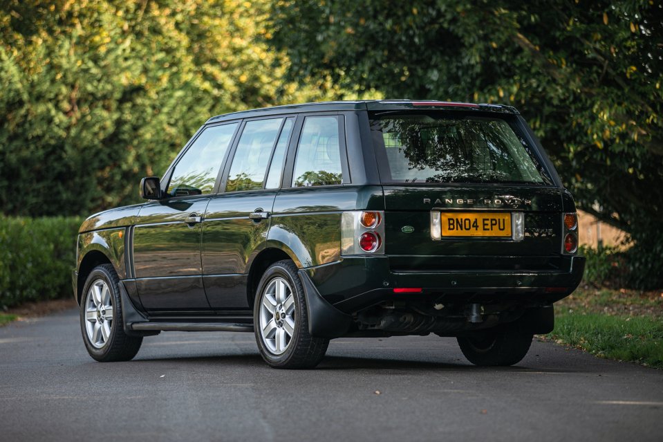 This particular Land Rover model has a number of unique features to it offered by the company's Special Vehicle Operations