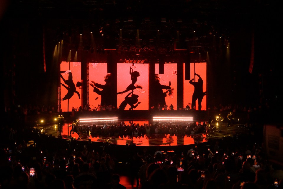 Away from the stage, dad-of-four Usher admits relationships bring challenges, owing to his fame and performance style
