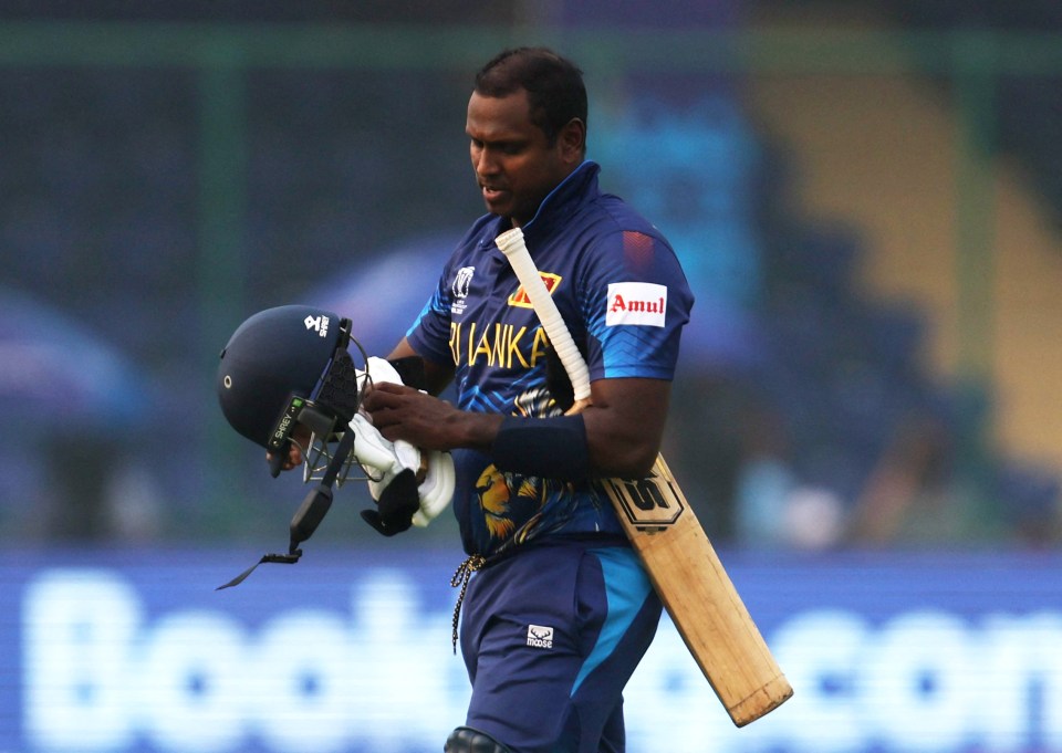 Angelo Mathews complained about his helmet
