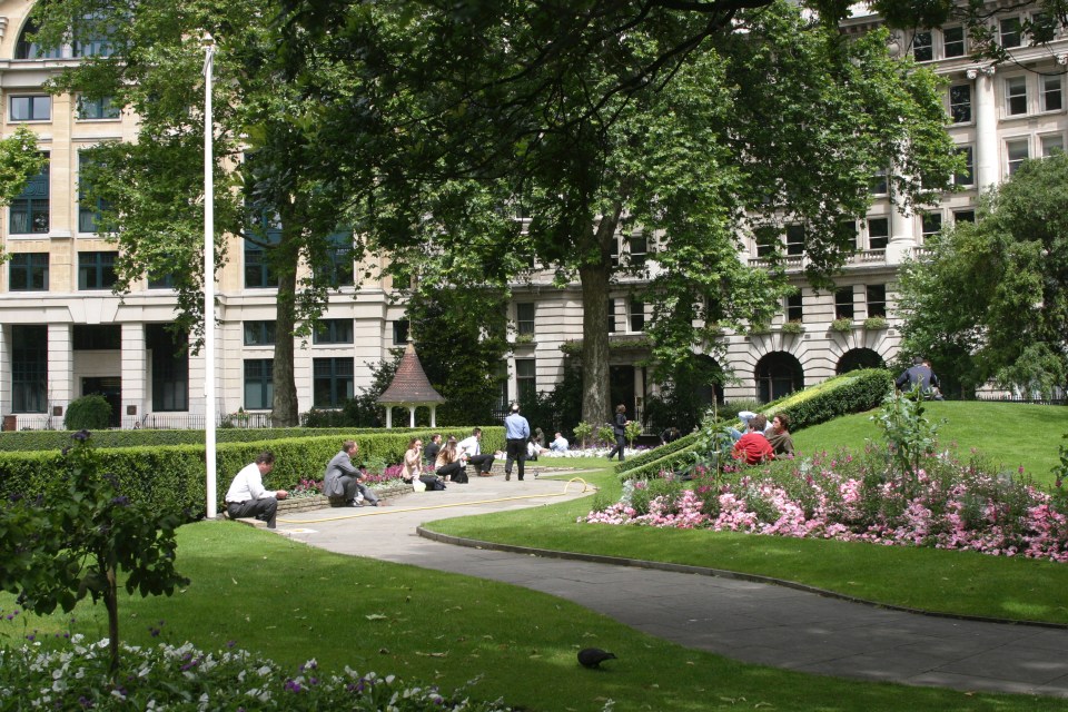 Finsbury Circus Gardens was London City's first public park