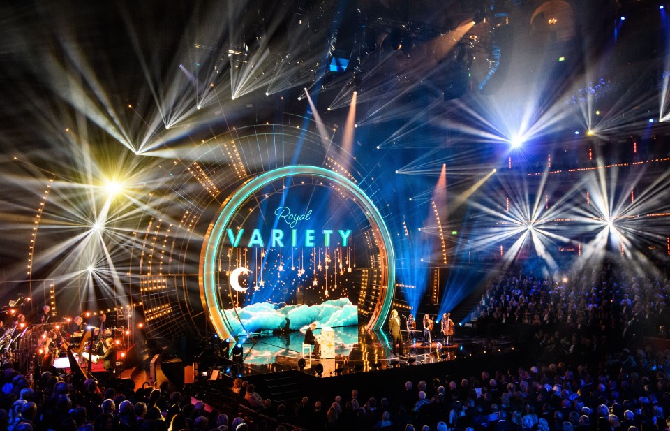 Editorial use only Mandatory Credit: Photo by ITV/Shutterstock (13663296e) George Ezra ‘The Royal Variety Performance 2022’ TV Show, UK – 20 Dec 2022 The Royal Variety Performance 2022, is a British ITV entertainment programme, hosted this year by comedian and actor Lee Mack, from the world-famous Royal Albert Hall, in the presence of their Royal […]
