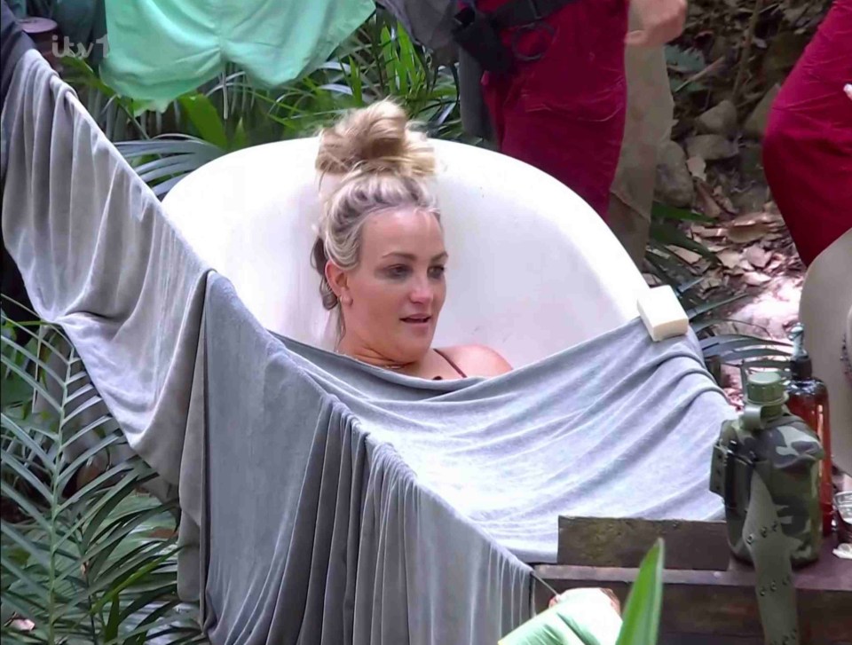 Jamie Lynn Spears had a bath during last night's episode - and Marvin sang to her