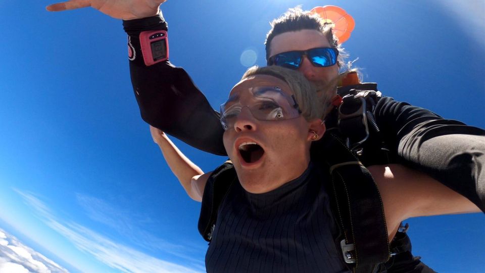 Jamie Lynn also jumps out of the plane