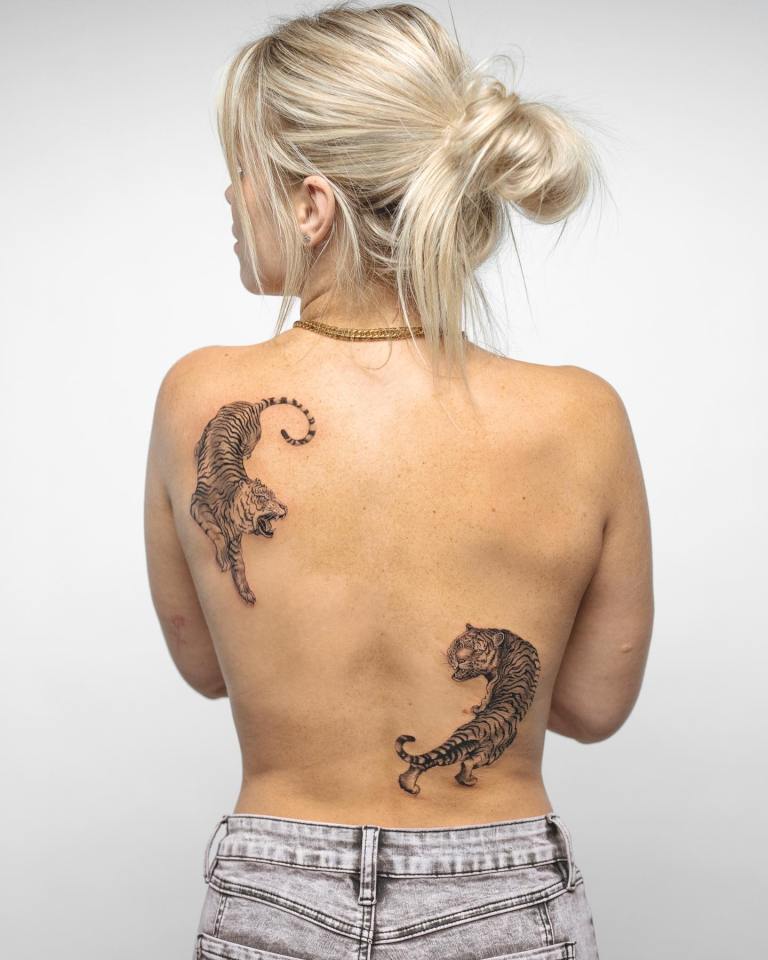 Paige VanZant posed completely topless on social media