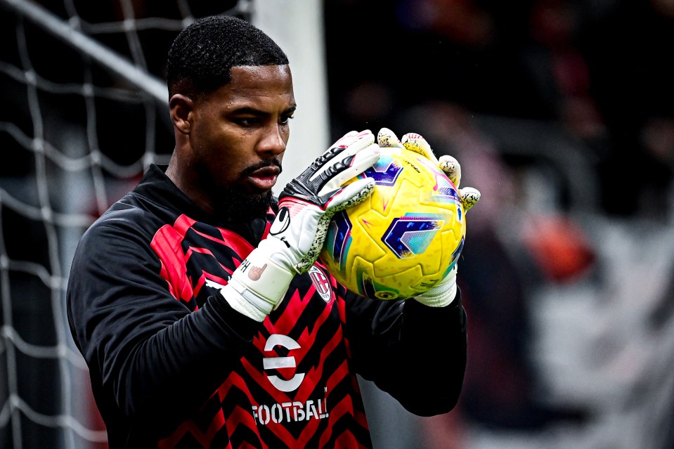 Manchester United are reportedly lining up a move for Mike Maignna