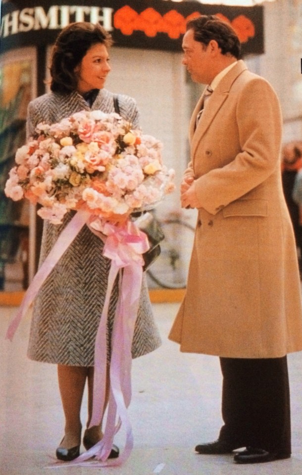Del Boy's first episode with wife-to-be Raquel Turner saw him greet her with the biggest bouquet of flowers he could find