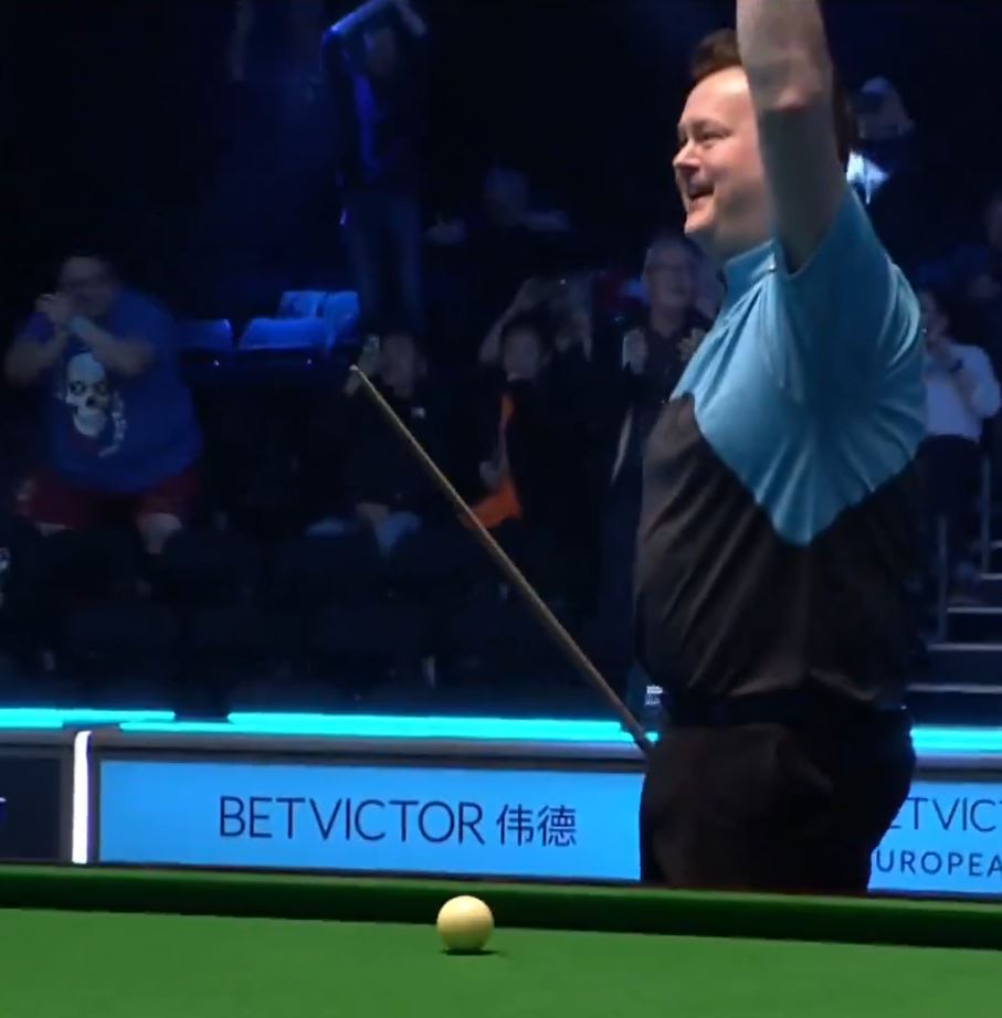 He cleared the table in just seven minutes and 35 seconds