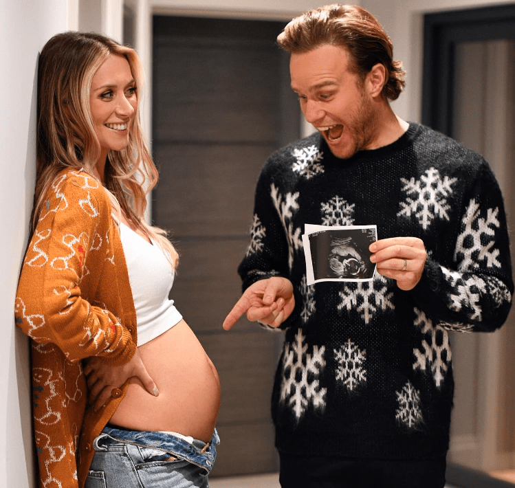 Olly and Amelia have announced they are expecting.