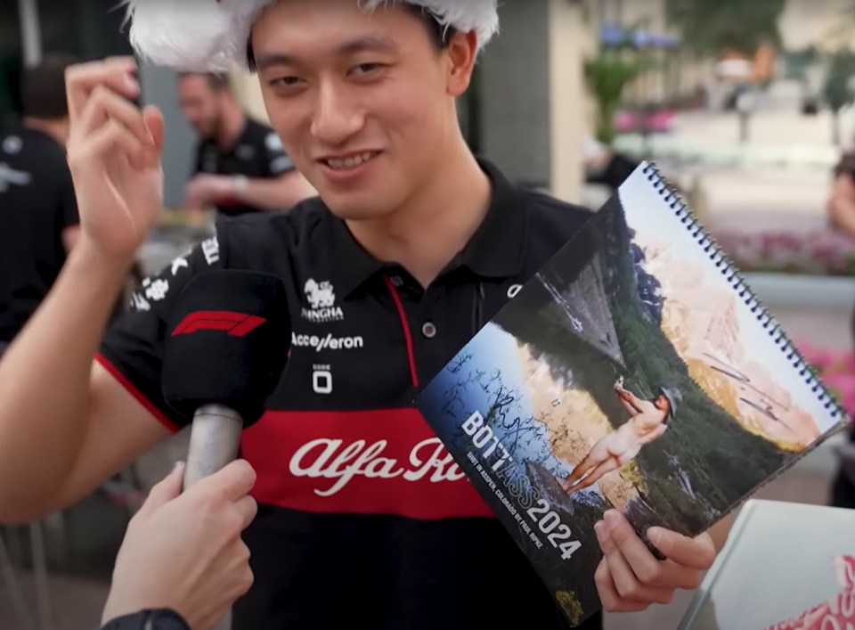 Zhou Guanyu received a second copy of Bottas' calendar