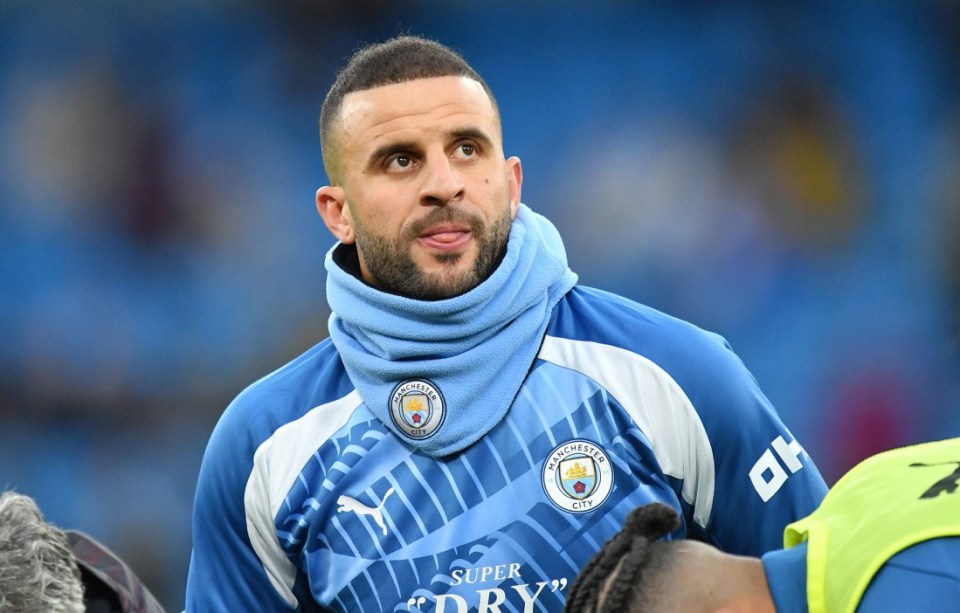 MANCHESTER, ENGLAND - DECEMBER 30: Manchester City's Kyle Walker during the pre-match warm-up ahead of the Premier League match between Manchester City and Sheffield United at Etihad Stadium on December 30, 2023 in Manchester, England. (Photo by Dave Howarth - CameraSport via Getty Images)