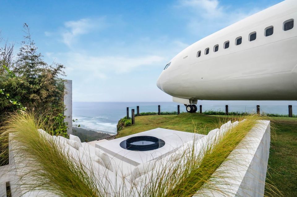 The plane has been restored and maintained to include all its original features - windows and wheels included