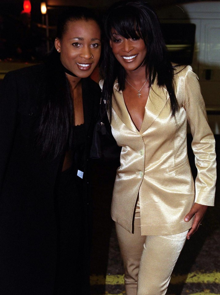 Sisters Vernie and Easther arriving at a film premiere in London in 2000