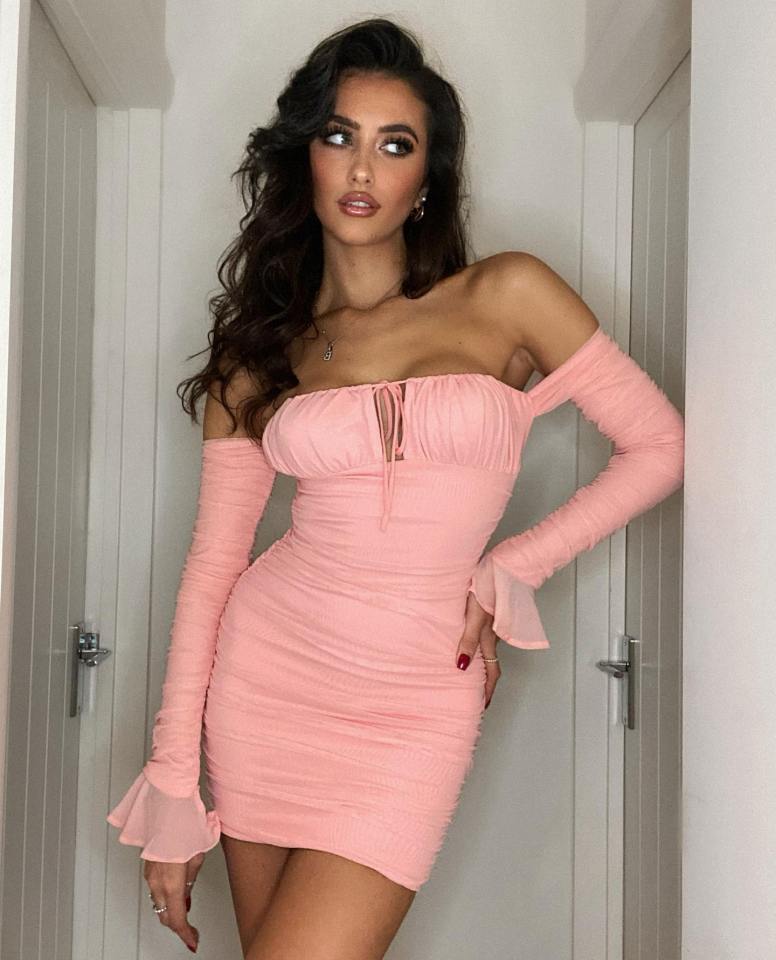 Stunning Beth is an Instagram model and singer